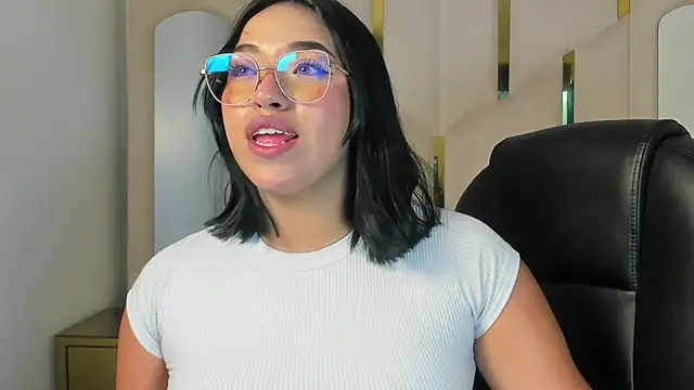 Snapshot of IsabellRodriguez18 chatting on May 11, 3:23 am IsabellRodriguez18 online show from May 11, 3:23 am