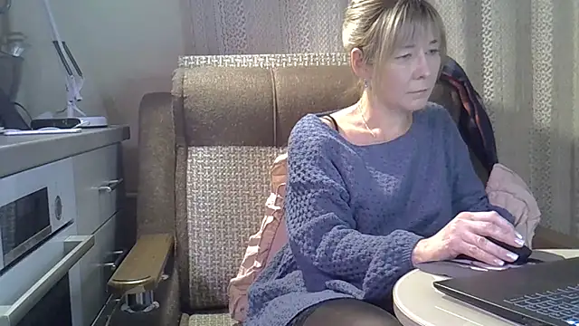 Snapshot of EllaJohnsonX chatting on January 18, 4:33 pm EllaJohnsonX online show from January 18, 4:33 pm