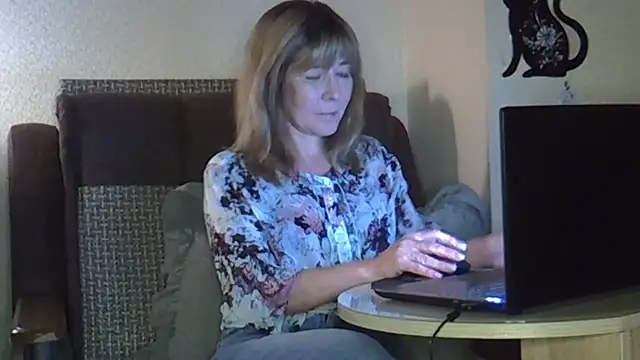 Snapshot of EllaJohnsonX chatting on March 7, 4:26 pm EllaJohnsonX online show from March 7, 4:26 pm