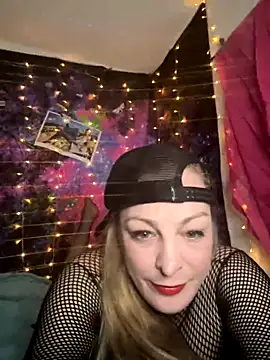 Snapshot of kayNkris chatting on October 14, 8:26 am kayNkris online show from October 14, 8:26 am