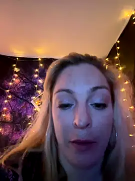 Snapshot of kayNkris chatting on October 23, 6:45 am kayNkris online show from October 23, 6:45 am