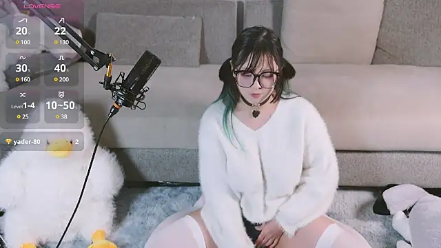 Snapshot of Yu_UwU_ chatting on February 18, 12:49 pm Yu UwU  online show from February 18, 12:49 pm