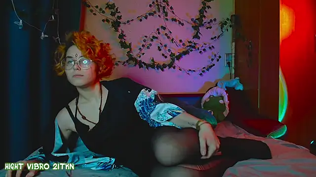 Snapshot of TrickyKitsune chatting on March 7, 3:49 pm TrickyKitsune online show from March 7, 3:49 pm