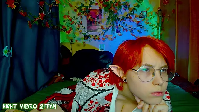 TrickyKitsune online show from October 27, 1:48 pm