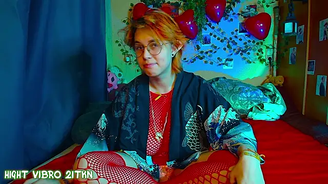 TrickyKitsune online show from February 16, 4:58 pm