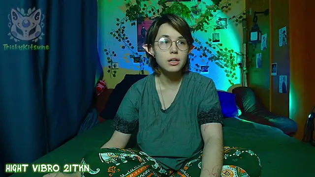 TrickyKitsune online show from April 30, 5:41 pm