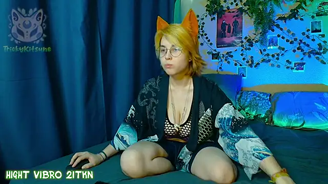 Snapshot of TrickyKitsune chatting on May 28, 11:51 am TrickyKitsune online show from May 28, 11:51 am