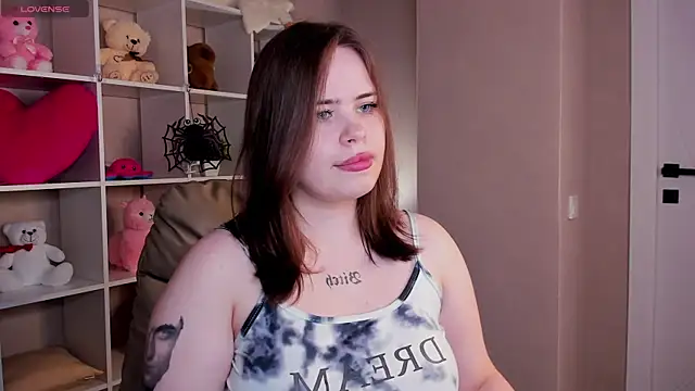 EricaElliott online show from November 18, 9:36 am