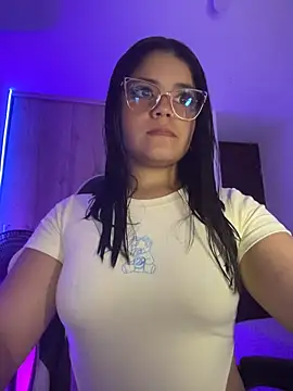 Snapshot of pretty_angela1 chatting on June 10, 6:23 am pretty angela1 online show from June 10, 6:23 am