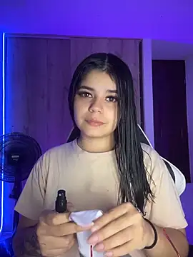 Snapshot of pretty_angela1 chatting on June 17, 8:17 am pretty angela1 online show from June 17, 8:17 am