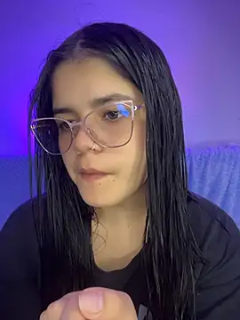 Snapshot of pretty_angela1 chatting on July 15, 6:07 am pretty angela1 online show from July 15, 6:07 am