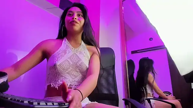 Chloe Martini online show from May 14, 2:29 am