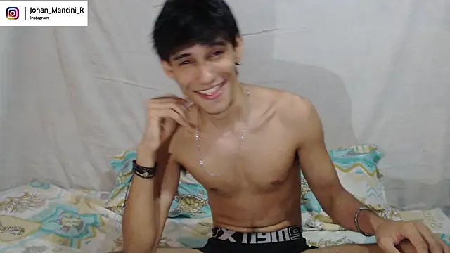 Snapshot of Johan_Mancini_R chatting on May 11, 7:33 pm Johan Mancini R online show from May 11, 7:33 pm