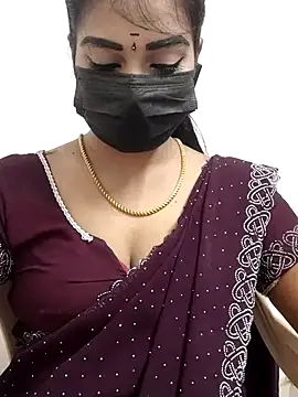 Snapshot of meena_27 chatting on November 19, 6:46 am meena 27 online show from November 19, 6:46 am