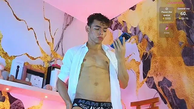 Snapshot of Nijinsky_LatinBoy chatting on December 17, 12:11 pm Nijinsky LatinBoy online show from December 17, 12:11 pm