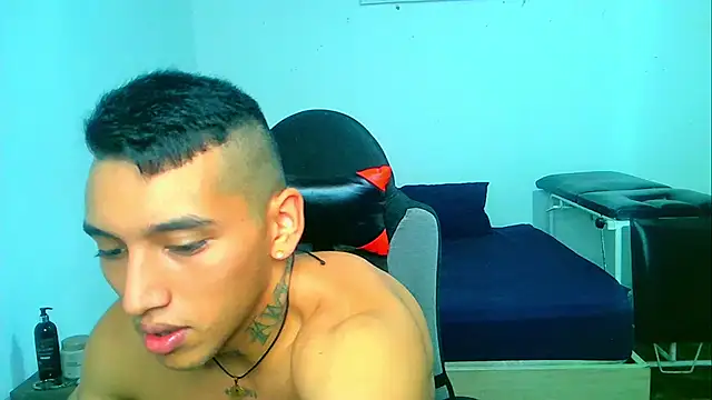 Snapshot of David_Adams2003 chatting on January 4, 2:04 pm David Adams2003 online show from January 4, 2:04 pm