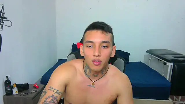 Snapshot of David_Adams2003 chatting on January 17, 2:39 pm David Adams2003 online show from January 17, 2:39 pm