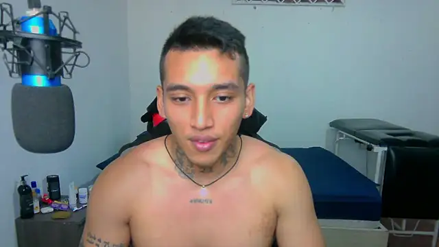 Snapshot of David_Adams2003 chatting on January 20, 12:49 pm David Adams2003 online show from January 20, 12:49 pm