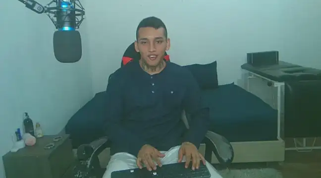 Snapshot of David_Adams2003 chatting on January 30, 2:04 pm David Adams2003 online show from January 30, 2:04 pm