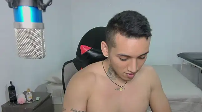 Snapshot of David_Adams2003 chatting on February 3, 11:36 pm David Adams2003 online show from February 3, 11:36 pm