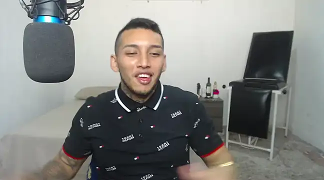 Snapshot of David_Adams2003 chatting on March 8, 1:14 pm David Adams2003 online show from March 8, 1:14 pm