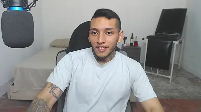 Snapshot of David_Adams2003 chatting on March 10, 1:43 pm David Adams2003 online show from March 10, 1:43 pm