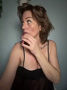 Snapshot of AlessasRoom chatting on October 10, 7:40 am AlessasRoom online show from October 10, 7:40 am