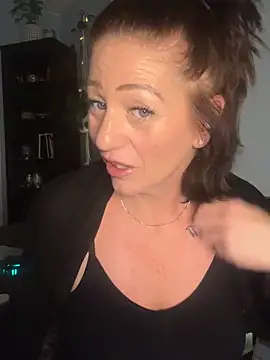 Snapshot of AlessasRoom chatting on November 16, 9:15 am AlessasRoom online show from November 16, 9:15 am