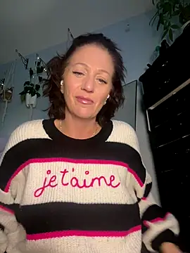 Snapshot of AlessasRoom chatting on November 16, 9:53 pm AlessasRoom online show from November 16, 9:53 pm