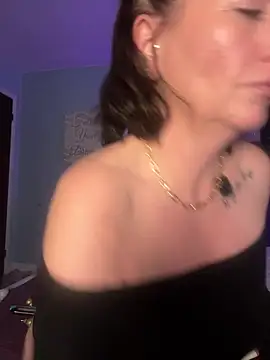 Snapshot of AlessasRoom chatting on December 14, 6:52 am AlessasRoom online show from December 14, 6:52 am