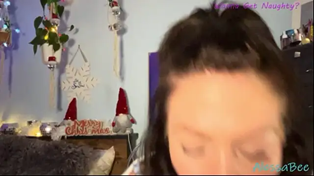 Snapshot of AlessasRoom chatting on December 15, 5:23 am AlessasRoom online show from December 15, 5:23 am
