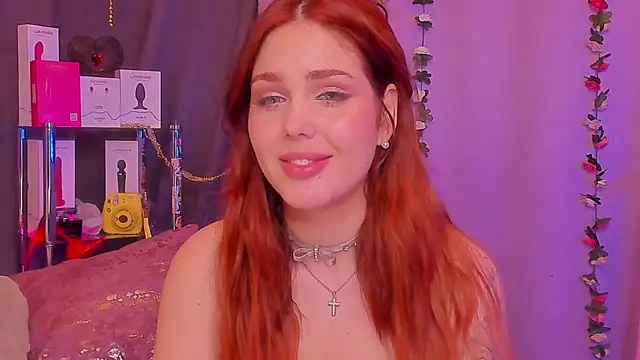 Snapshot of AliceOfWonders chatting on March 19, 7:40 am AliceOfWonders online show from March 19, 7:40 am