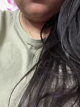 Snapshot of queen_pari chatting on December 15, 7:18 pm queen pari online show from December 15, 7:18 pm