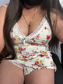 Snapshot of tanvihot2 chatting on June 18, 4:33 pm tanvihot2 online show from June 18, 4:33 pm