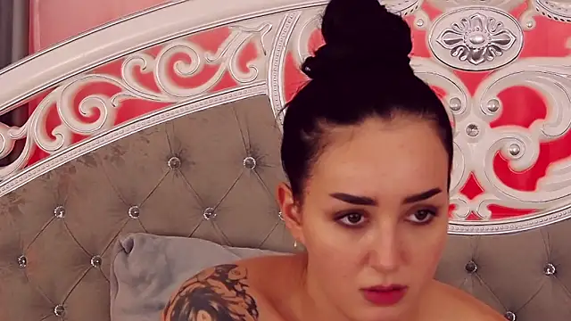 KimKhallifa online show from February 12, 1:27 pm