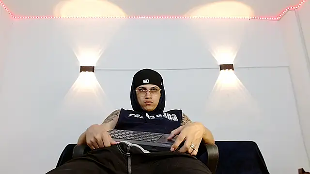 Br4ndxpimm online show from October 27, 4:33 pm