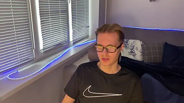 Leonnextdoor online show from January 9, 9:12 am