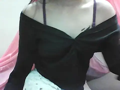 Snapshot of roseofvenom chatting on December 30, 2:19 pm roseofvenom online show from December 30, 2:19 pm