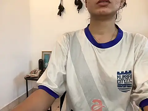 Snapshot of roseofvenom chatting on February 14, 1:56 am roseofvenom online show from February 14, 1:56 am