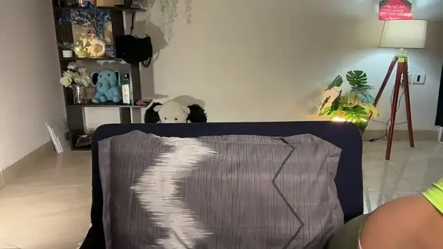 Snapshot of roseofvenom chatting on November 5, 11:21 am roseofvenom online show from November 5, 11:21 am