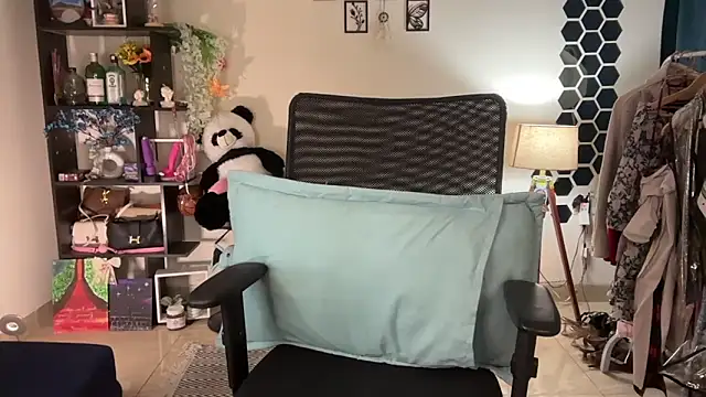 roseofvenom online show from February 7, 7:39 pm