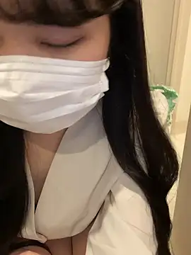 Snapshot of mina_0207 chatting on April 17, 2:42 pm mina 0207 online show from April 17, 2:42 pm