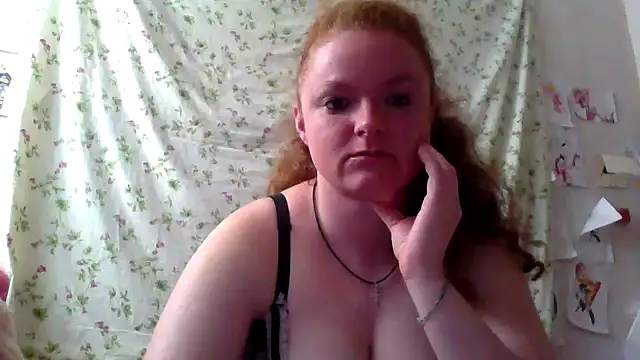 Snapshot of Rae_Jeannie chatting on May 6, 6:41 am Rae Jeannie online show from May 6, 6:41 am