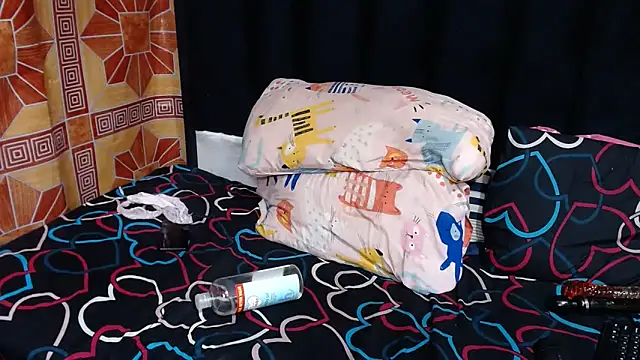 Thickbootykim online show from November 15, 9:11 pm