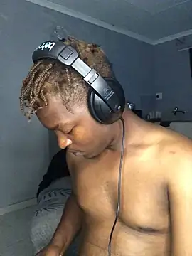 Snapshot of Redfucks333 chatting on January 15, 9:29 pm Redfucks333 online show from January 15, 9:29 pm