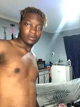 Snapshot of Redfucks333 chatting on February 17, 7:09 pm Redfucks333 online show from February 17, 7:09 pm