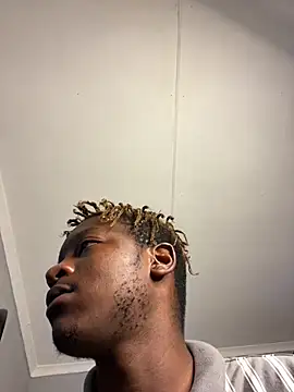 Snapshot of Redfucks333 chatting on February 21, 6:20 pm Redfucks333 online show from February 21, 6:20 pm