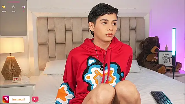 Snapshot of Maxi_little chatting on January 15, 9:29 pm Maxi little online show from January 15, 9:29 pm
