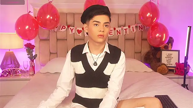 Snapshot of Maxi_little chatting on February 14, 8:27 pm Maxi little online show from February 14, 8:27 pm