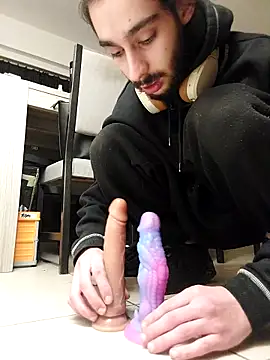 Snapshot of Levi_Latino chatting on February 6, 12:43 am Levi Latino online show from February 6, 12:43 am